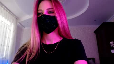 Snapshot of iris_lave chatting on 7, 7, 2026 Lily online show from 7, 7, 2026