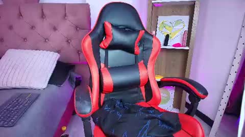 Snapshot of iris_roses chatting on 8, 7, 2026 iris_roses online show from 8, 7, 2026