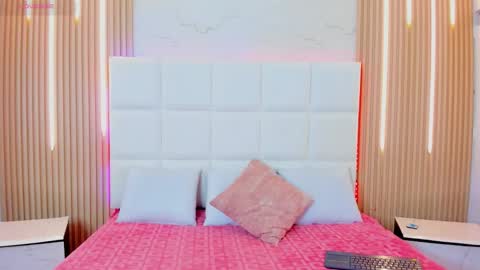 Snapshot of iris_thompson chatting on 28, 10, 2025 Iris online show from 28, 10, 2025