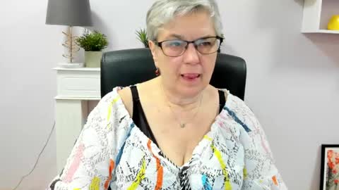 Snapshot of iris_xdesire chatting on 21, 5, 2026 I R I S online show from 21, 5, 2026