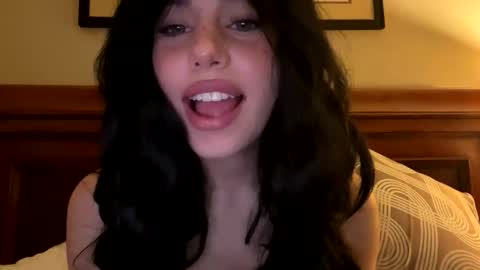 Snapshot of irisbabyyyyyyy chatting on 19, 4, 2026 irisbabyyyyyyy online show from 19, 4, 2026