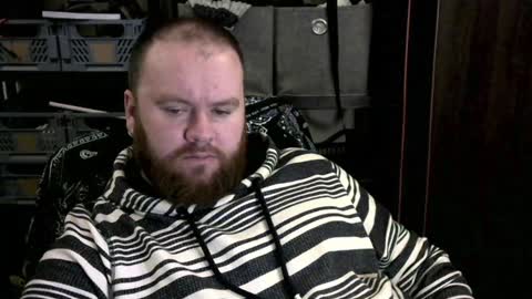 Snapshot of irishdaddy24 chatting on 19, 12, 2024 twitter theirishman205 online show from 19, 12, 2024