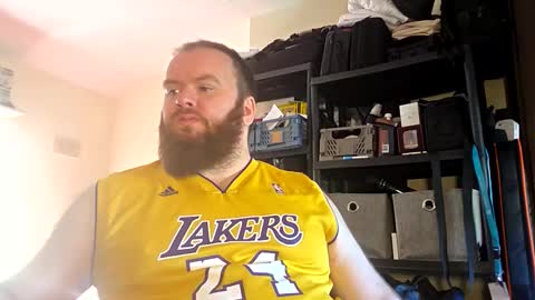 Snapshot of irishdaddy24 chatting on 19, 10, 2025 twitter theirishman205 online show from 19, 10, 2025