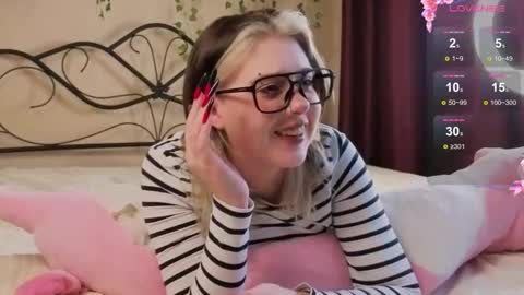 I am Cutie Iris3 online show from 19, 9, 2025