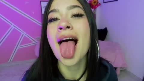 Snapshot of isa__rodriguez chatting on 19, 5, 2026 isa__rodriguez online show from 19, 5, 2026