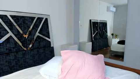 oIssaJonneso online show from 1, 10, 2025