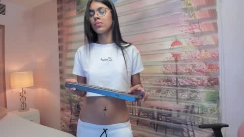    online show from 15, 10, 2025