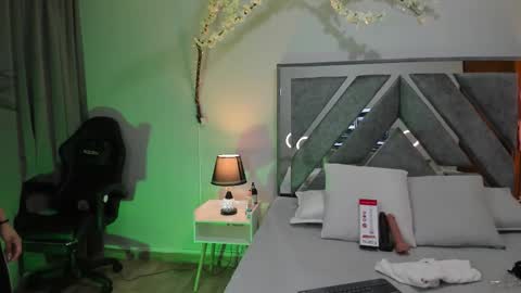 ISA ROUSE  online show from 19, 11, 2025