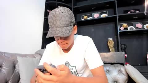 Isaac  online show from 23, 11, 2025