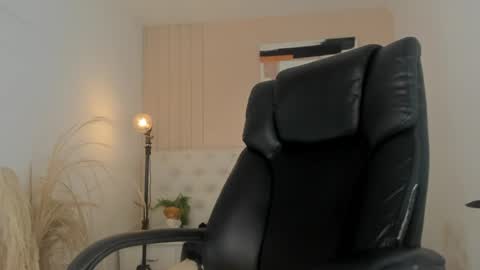 isaac_cryston online show from 28, 2, 2026