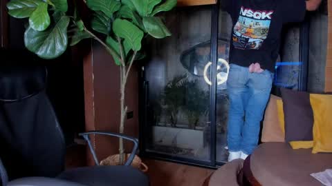 isaac_grimm online show from 7, 4, 2026