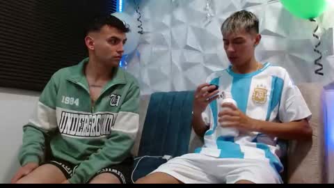 Snapshot of isaac_tan chatting on 12, 9, 2025 Isaac tan online show from 12, 9, 2025