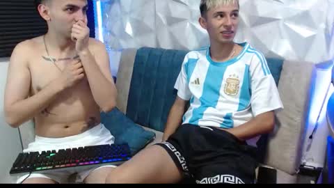 Snapshot of isaac_tan chatting on 19, 9, 2025 Isaac tan online show from 19, 9, 2025