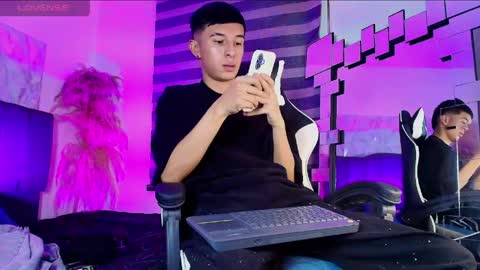 Snapshot of isaac_tan chatting on 19, 3, 2026 Isaac tan online show from 19, 3, 2026