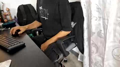 Isaac online show from 30, 9, 2025