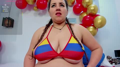 Snapshot of isabela_parkerr chatting on 5, 10, 2025 Mommy Isa online show from 5, 10, 2025