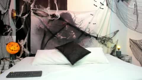 Snapshot of isabela_parkerr chatting on 30, 10, 2025 Mommy Isa online show from 30, 10, 2025