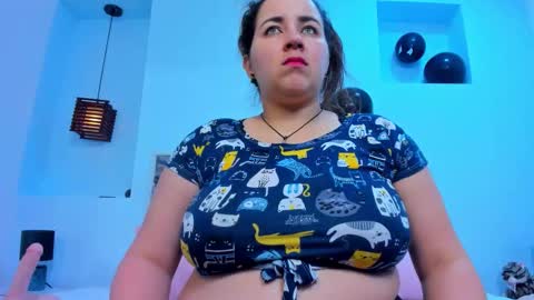 Snapshot of isabela_parkerr chatting on 30, 11, 2025 Mommy Isa online show from 30, 11, 2025