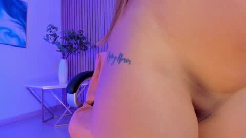 Isabel Bornner online show from 1, 2, 2025