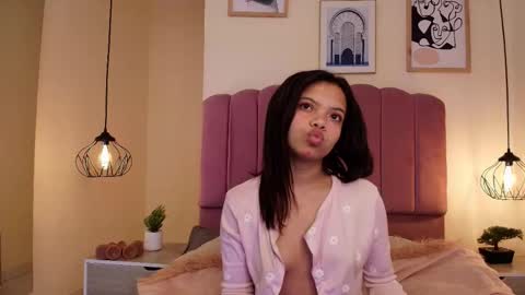 Snapshot of isabelgh_ chatting on 11, 11, 2025 isabelgh_ online show from 11, 11, 2025