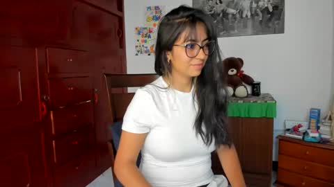 Snapshot of isabella22_1 chatting on 8, 1, 2025 Isabella22 1 online show from 8, 1, 2025