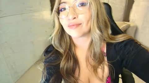 Snapshot of isabella__r chatting on 18, 3, 2026 Isa online show from 18, 3, 2026