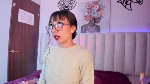 isabella_crofts online show from 18, 12, 2025