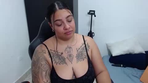 Snapshot of isabella_hots chatting on 6, 12, 2024  estefania online show from 6, 12, 2024
