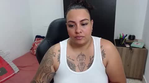 Snapshot of isabella_hots chatting on 13, 1, 2025  estefania online show from 13, 1, 2025