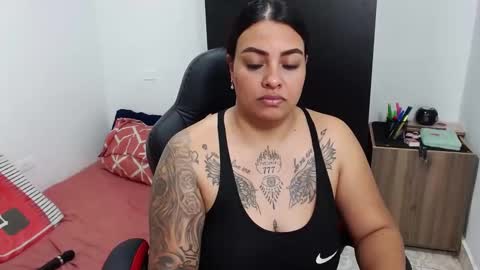 Snapshot of isabella_hots chatting on 15, 1, 2025  estefania online show from 15, 1, 2025