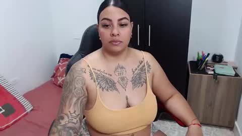 Snapshot of isabella_hots chatting on 16, 1, 2025  estefania online show from 16, 1, 2025