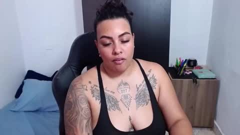 Snapshot of isabella_hots chatting on 22, 1, 2025  estefania online show from 22, 1, 2025