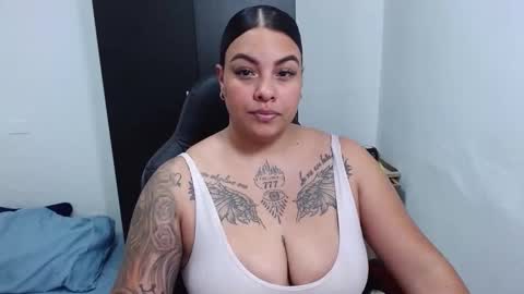 Snapshot of isabella_hots chatting on 14, 2, 2025  estefania online show from 14, 2, 2025