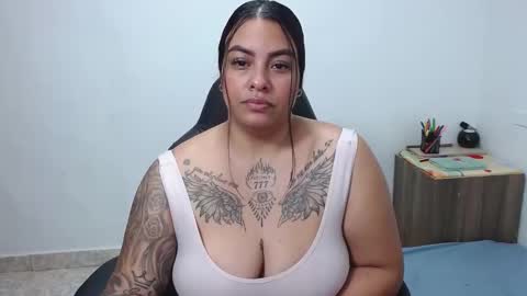 Snapshot of isabella_hots chatting on 25, 2, 2025  estefania online show from 25, 2, 2025