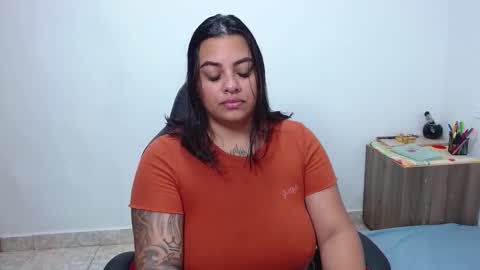 Snapshot of isabella_hots chatting on 28, 2, 2025  estefania online show from 28, 2, 2025