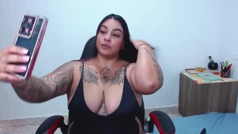 Snapshot of isabella_hots chatting on 7, 3, 2025  estefania online show from 7, 3, 2025