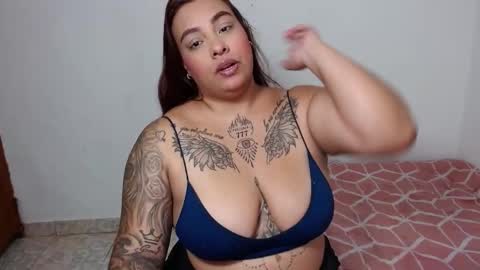 Snapshot of isabella_hots chatting on 11, 10, 2025  estefania online show from 11, 10, 2025