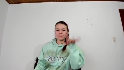 Snapshot of isabella_jaramillo chatting on 3, 11, 2025 isabella_jaramillo online show from 3, 11, 2025