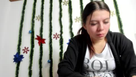 Snapshot of isabella_jaramillo chatting on 4, 12, 2025 isabella_jaramillo online show from 4, 12, 2025