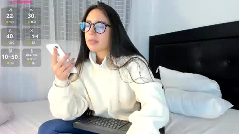 Snapshot of isabella_ospina chatting on 23, 6, 2026 isabella_ospina online show from 23, 6, 2026