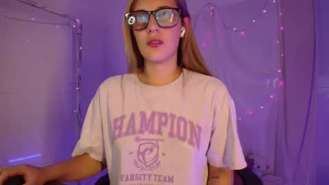 Snapshot of isabella_rross chatting on 14, 11, 2025 Isabella Rros online show from 14, 11, 2025