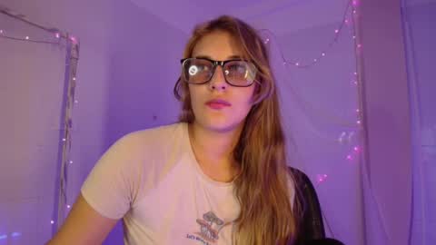 Snapshot of isabella_rross chatting on 18, 11, 2025 Isabella Rros online show from 18, 11, 2025