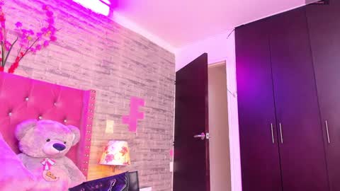 Snapshot of isabellabroms21 chatting on 8, 2, 2025 v online show from 8, 2, 2025