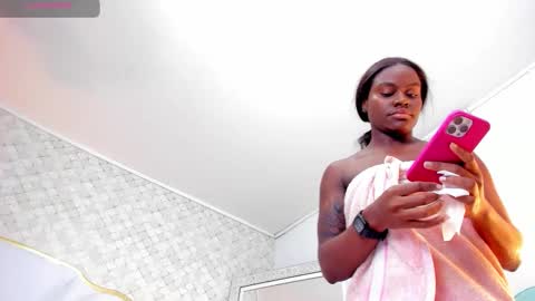 Snapshot of isabellabroms21 chatting on 8, 10, 2025 v online show from 8, 10, 2025