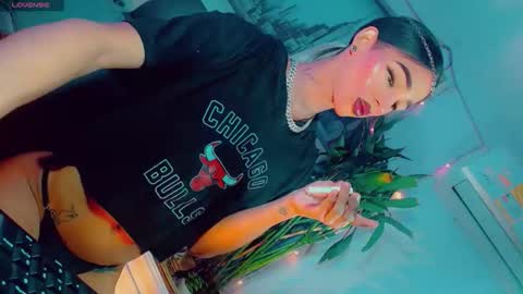 isabellagirs online show from 10, 4, 2026