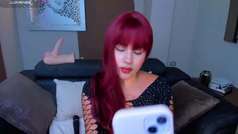 Isa Hill  online show from 11, 12, 2024