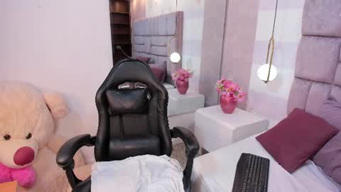Isabella  online show from 5, 7, 2026