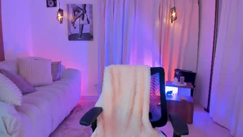 Snapshot of isabellalux_ chatting on 28, 6, 2026 ISABELLA online show from 28, 6, 2026