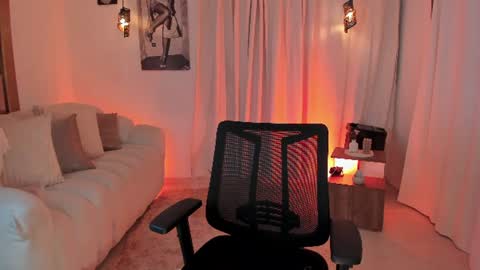 Snapshot of isabellalux_ chatting on 12, 7, 2026 ISABELLA online show from 12, 7, 2026
