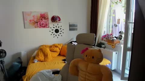 Isabella online show from 12, 9, 2025